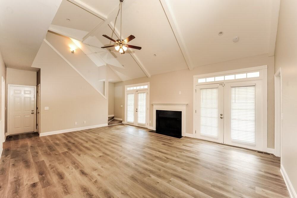 240 Hardwood Ct - Photo 4 of 17