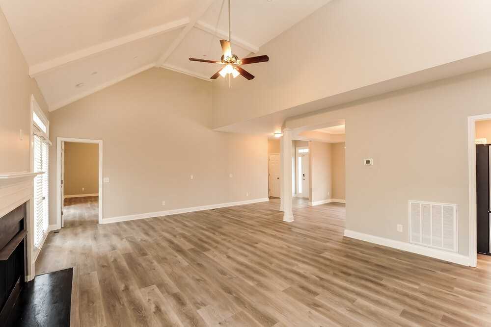 240 Hardwood Ct - Photo 5 of 17
