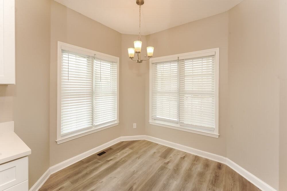 240 Hardwood Ct - Photo 7 of 17