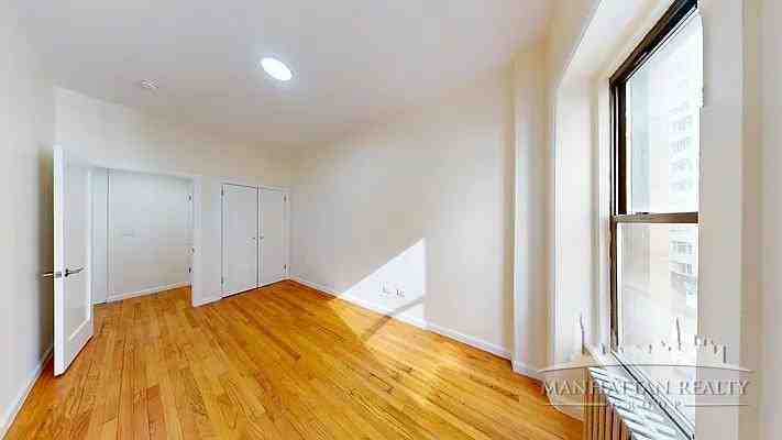 W 56th St #4A - Photo 3 of 10