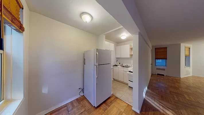 E 58th St #3D - Photo 6 of 7