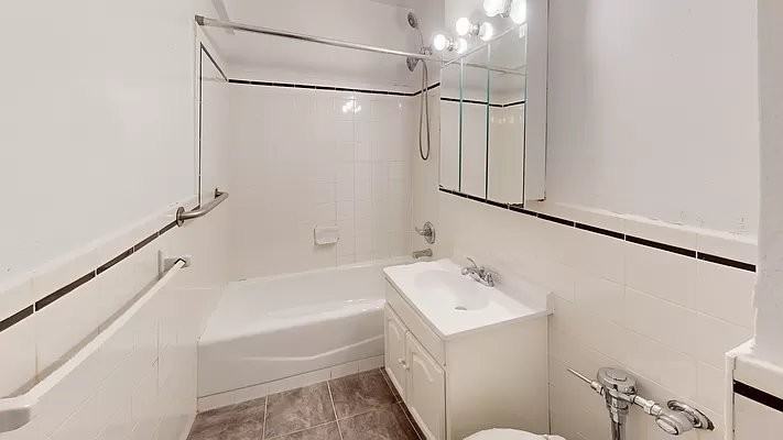 E 58th St #3D - Photo 7 of 7