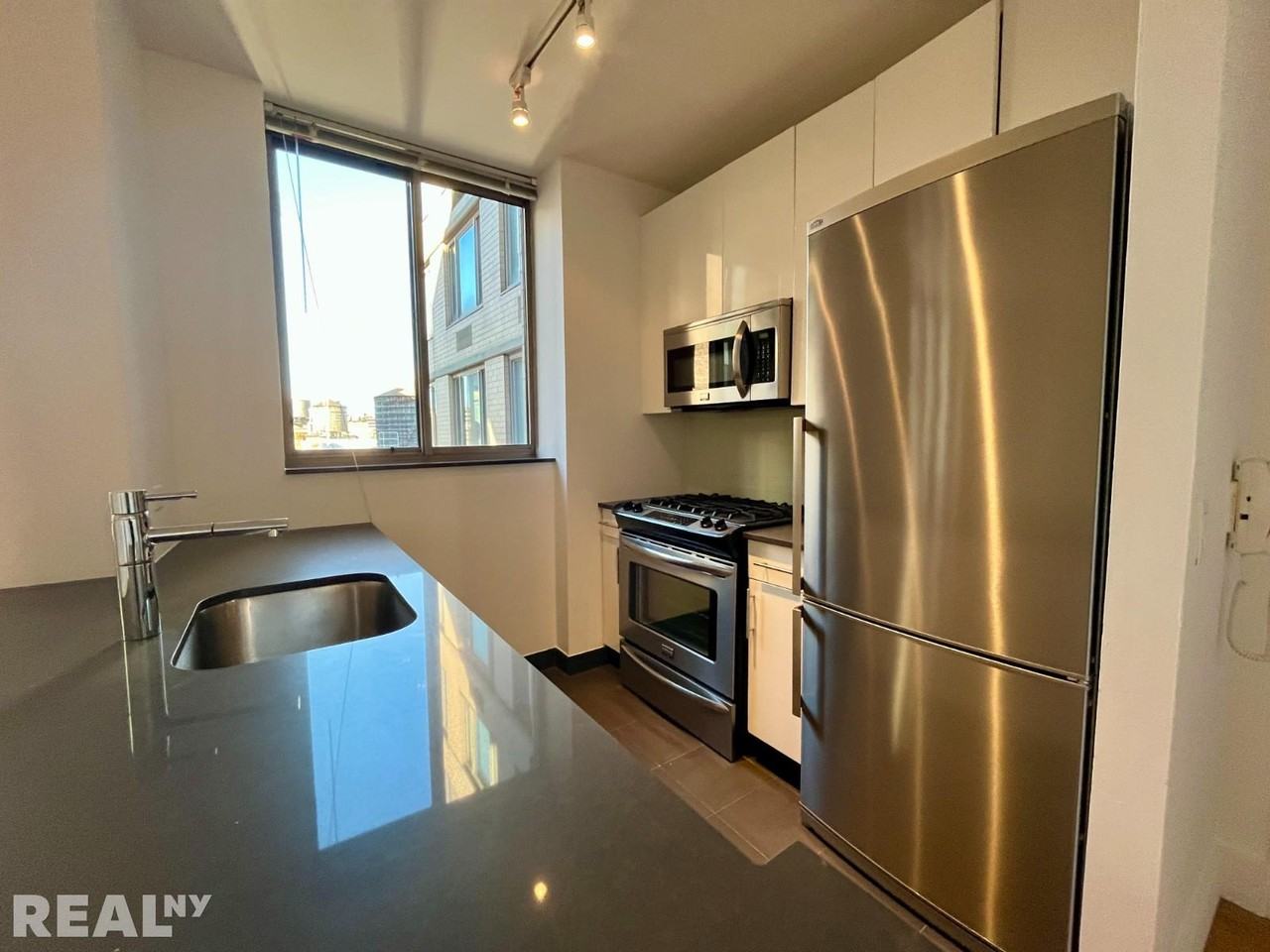 W 26th St #16E - Photo 3 of 11