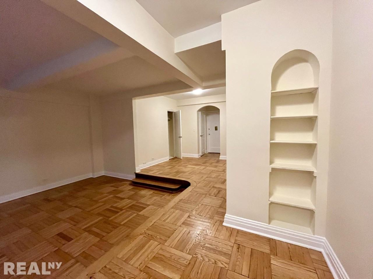 E 56th St #1K - Photo 2 of 6