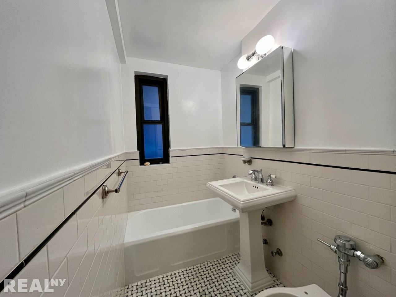 E 56th St #1K - Photo 6 of 6