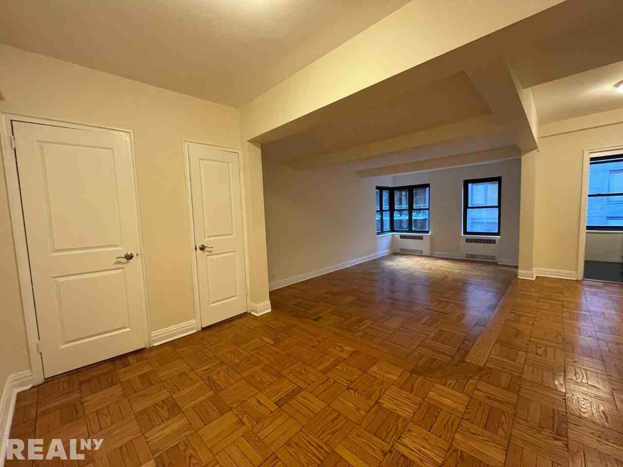 E 56th St #5A - Photo 4 of 10