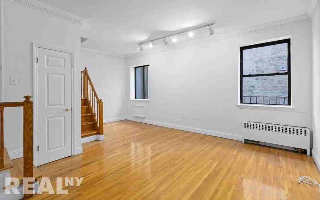 W 50th St #2C - Photo 2 of 8