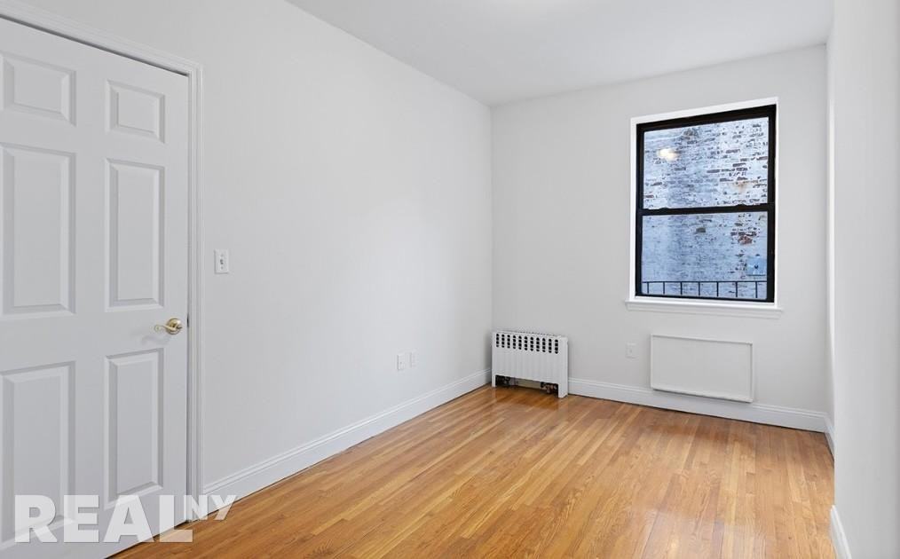 W 50th St #2C - Photo 5 of 8