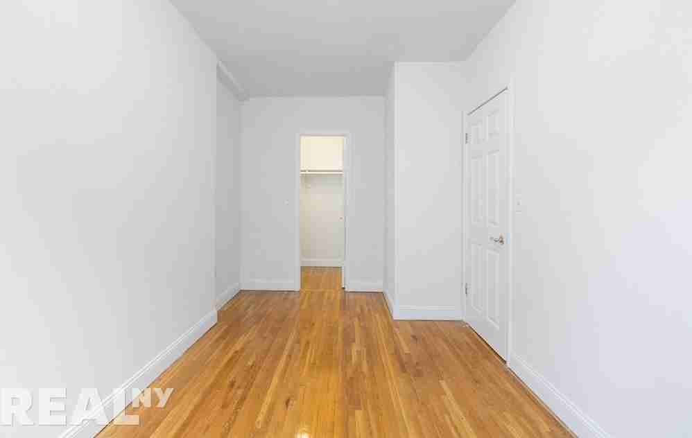 W 50th St #2C - Photo 7 of 8