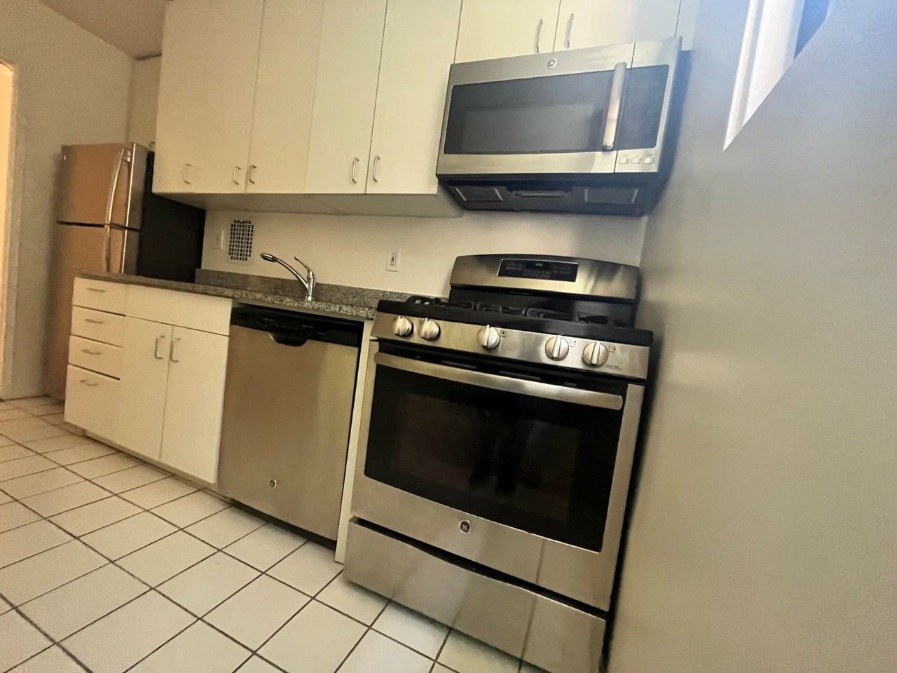 E 49th St #4S - Photo 3 of 8