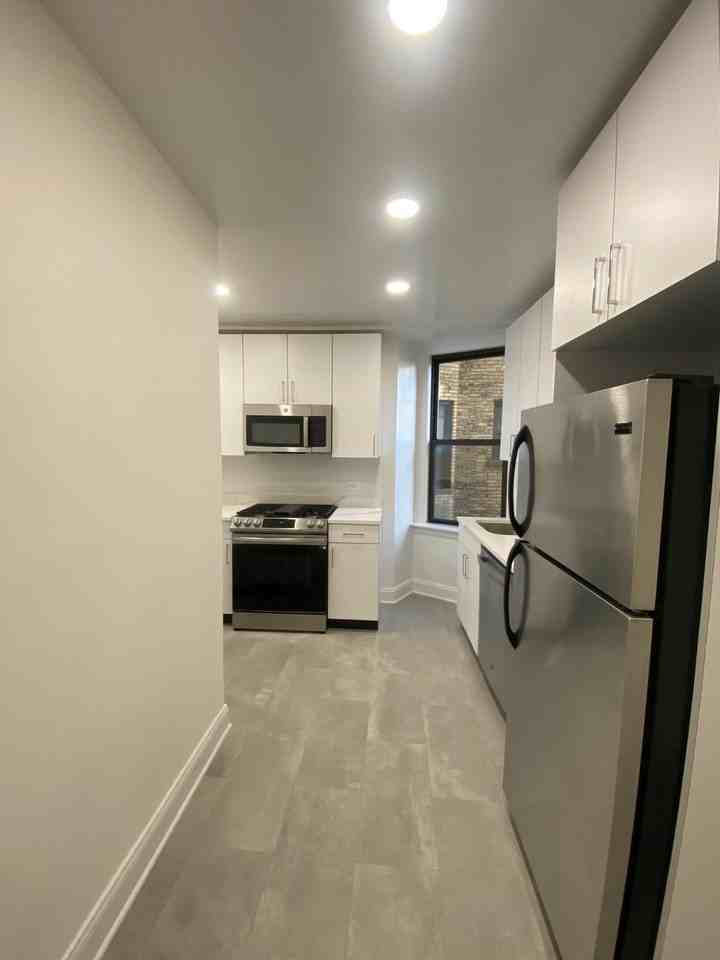 W 68th St #6H - Photo 3 of 7