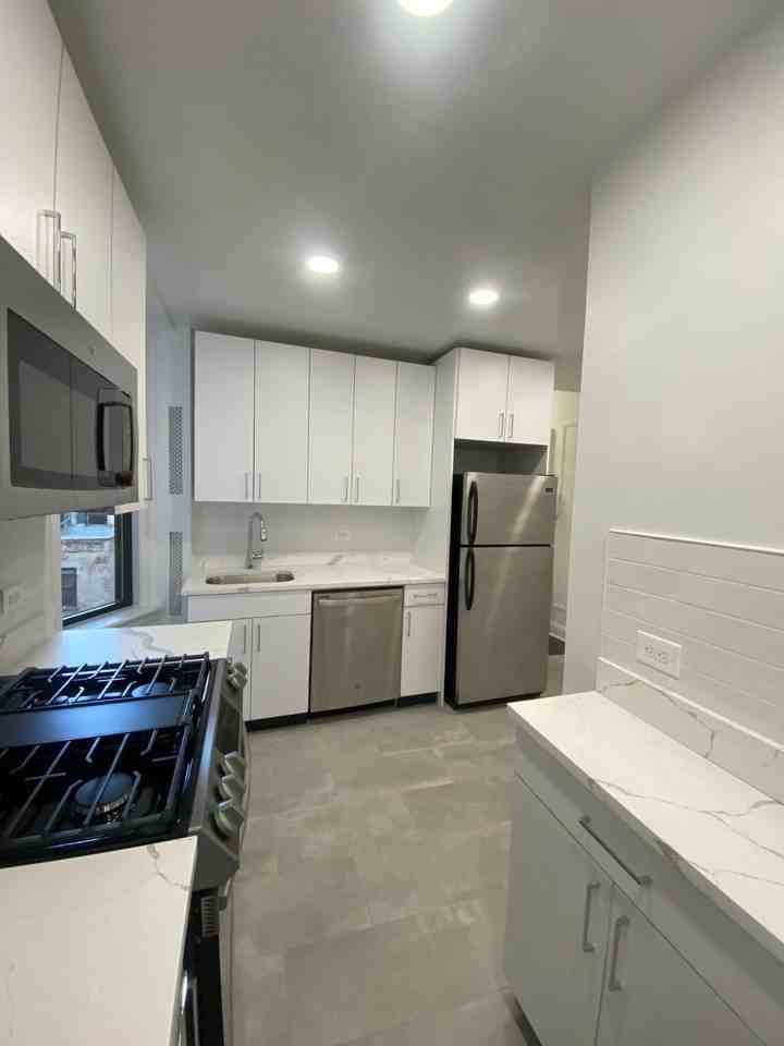 W 68th St #6H - Photo 2 of 7
