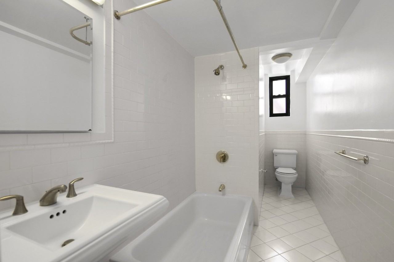 Downing St #3R - Photo 2 of 5