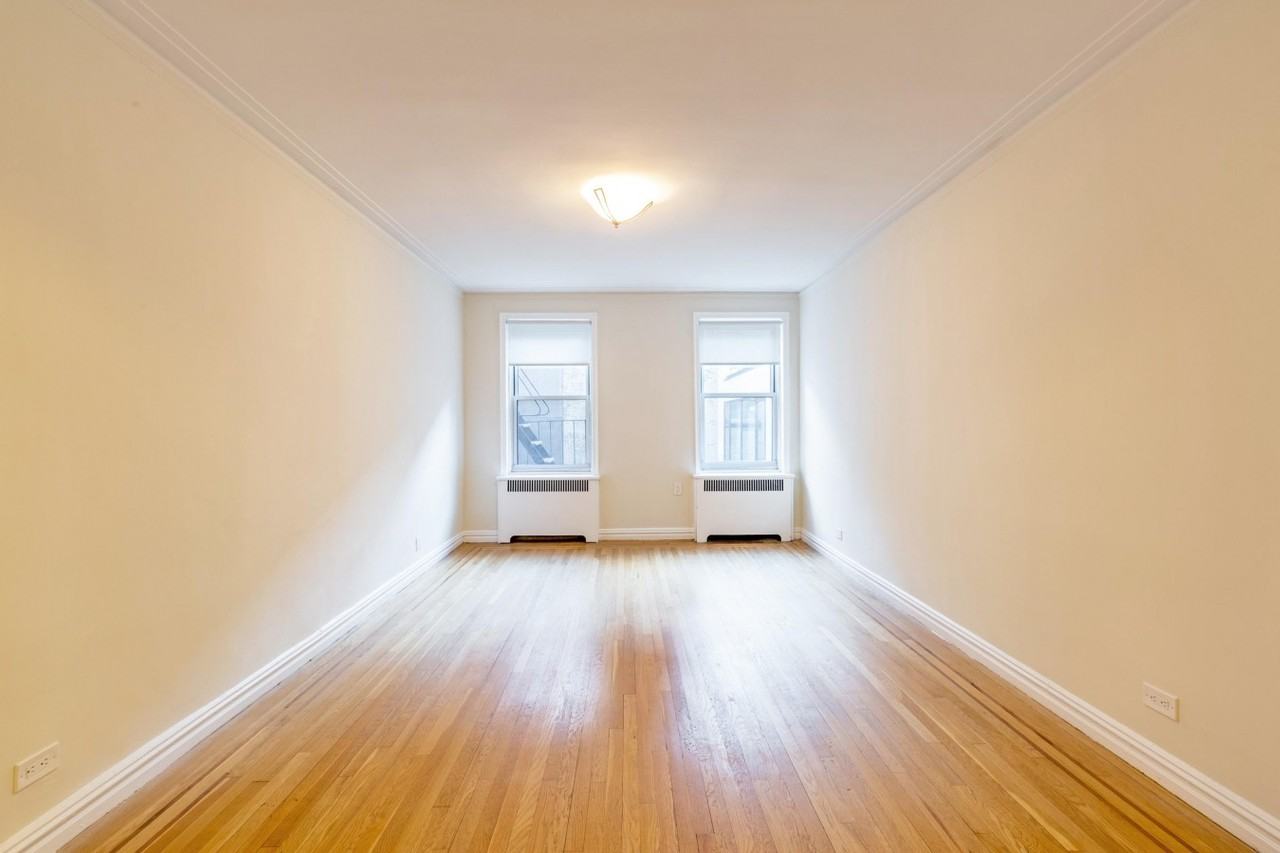 W 18th St #4H - Photo 5 of 8