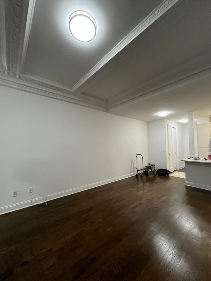 W 58th St #6D - Photo 2 of 5