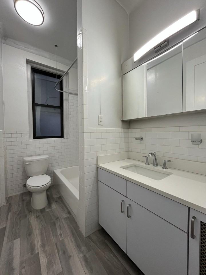 W 58th St #6D - Photo 5 of 5