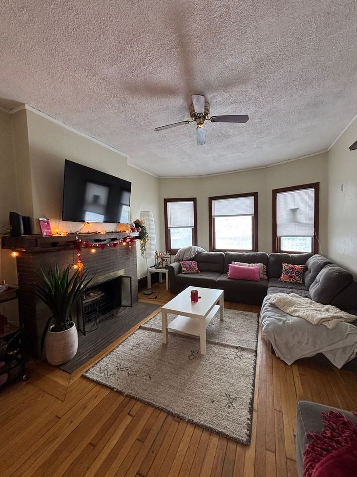 2944-46 N. Maryland Ave. - Photo 2 of 27