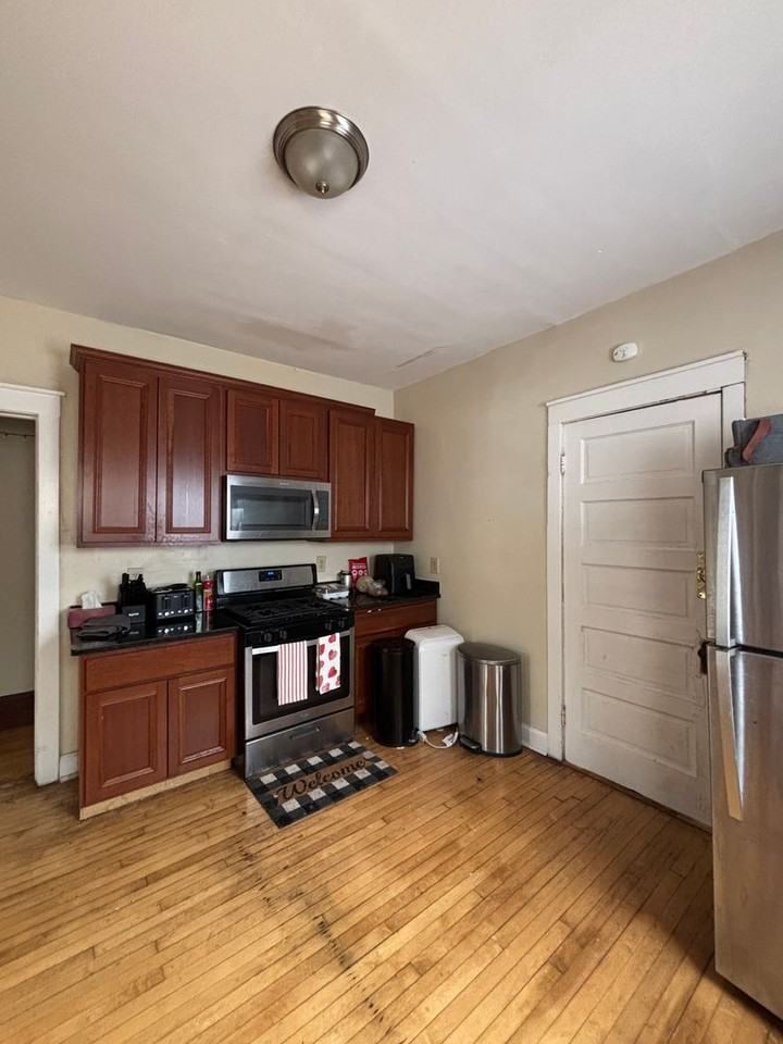 2944-46 N. Maryland Ave. - Photo 5 of 27