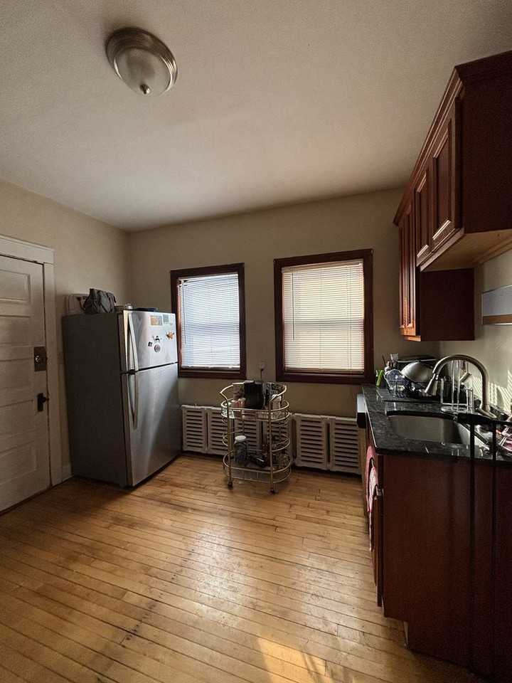 2944-46 N. Maryland Ave. - Photo 7 of 27