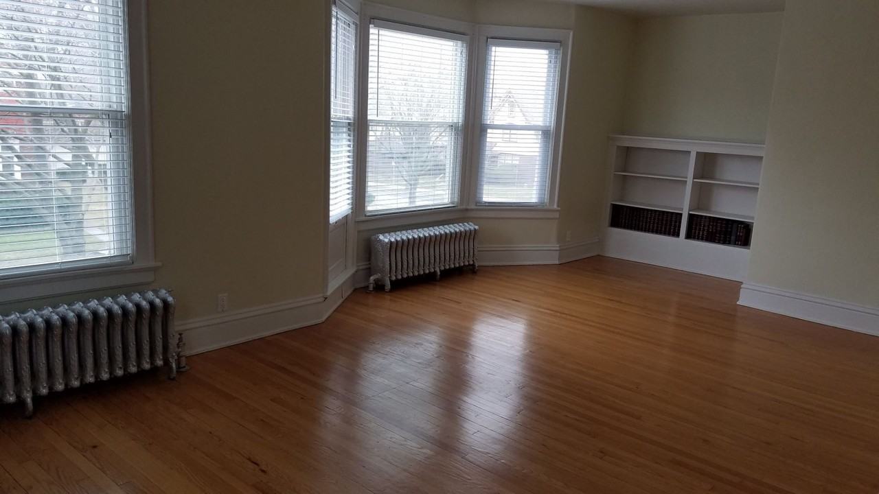 3272 N Hackett Ave - Photo 4 of 46