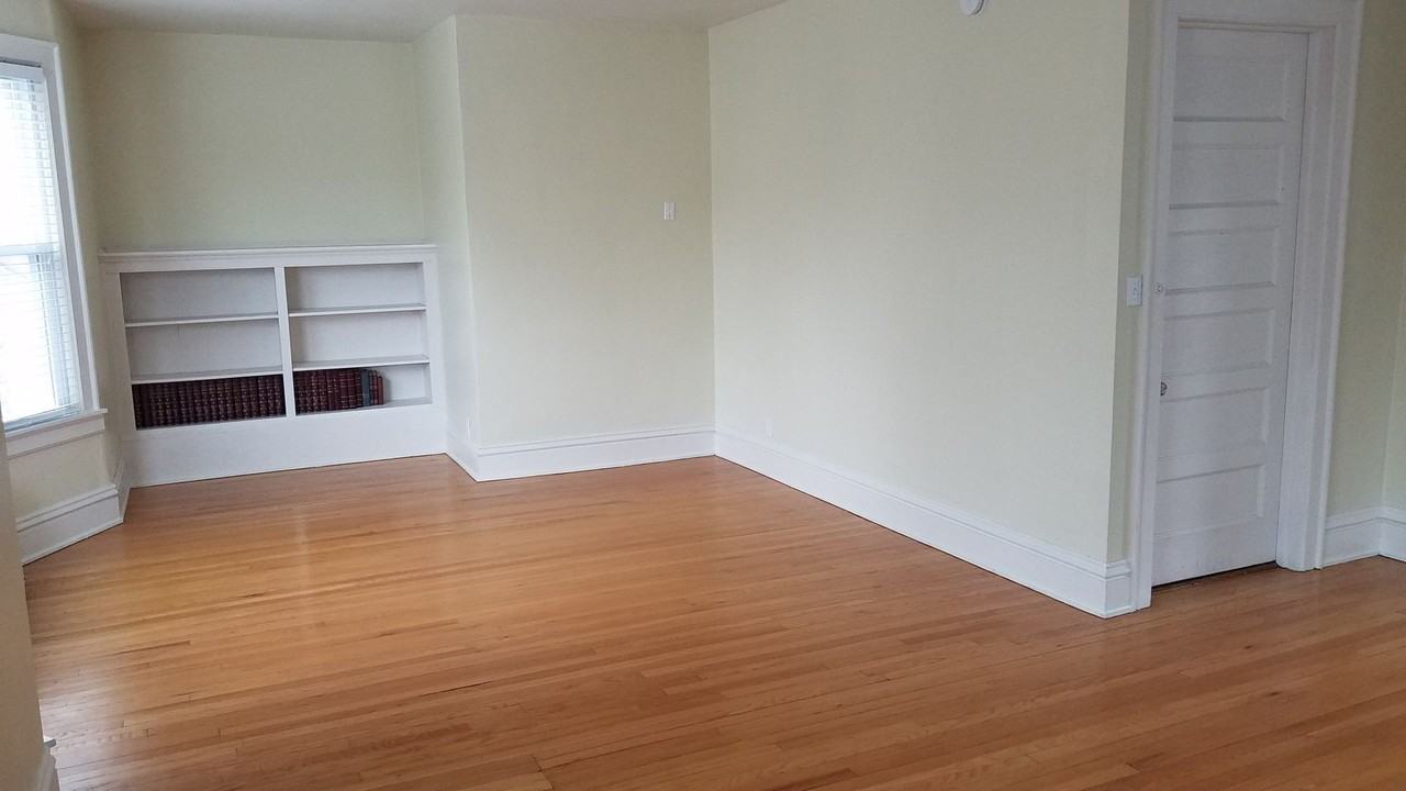 3272 N Hackett Ave - Photo 6 of 46