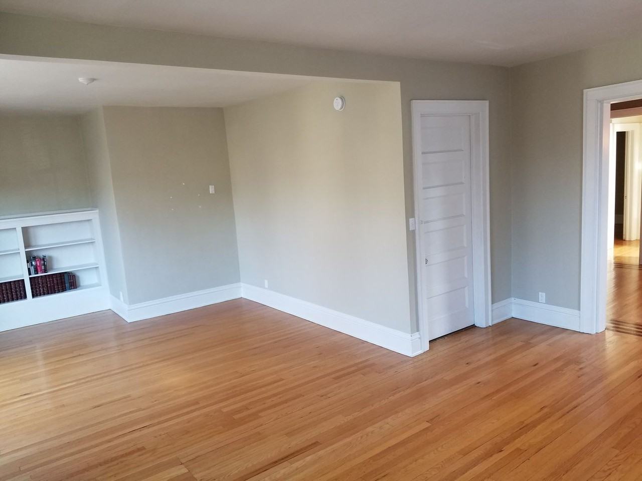 3272 N Hackett Ave - Photo 7 of 46