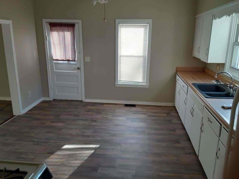 331 E Union St - Photo 3 of 9