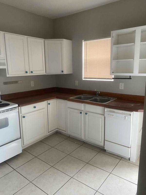 1946 W Dallas St - Photo 3 of 10