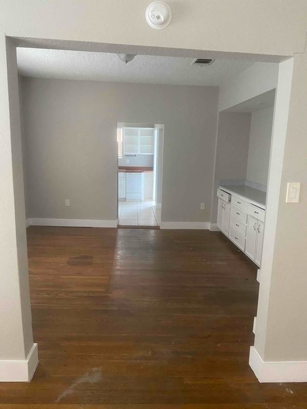 1946 W Dallas St - Photo 5 of 10