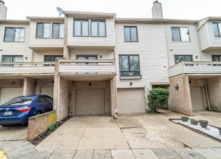 9753 Lake Shore Dr - Photo 2 of 20