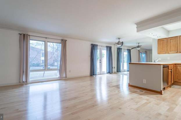 9753 Lake Shore Dr - Photo 3 of 20