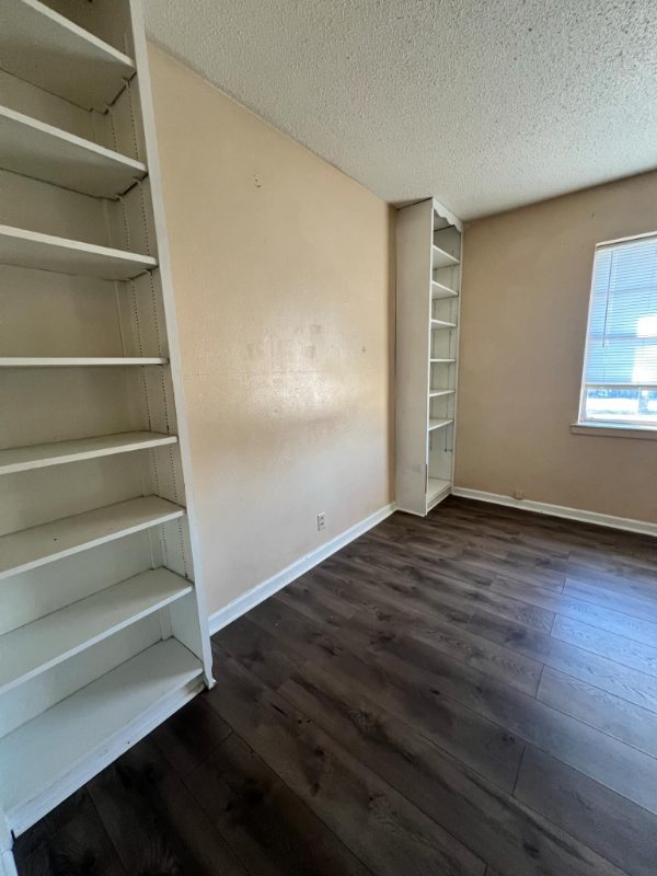 918 Japonica Dr - Photo 2 of 7