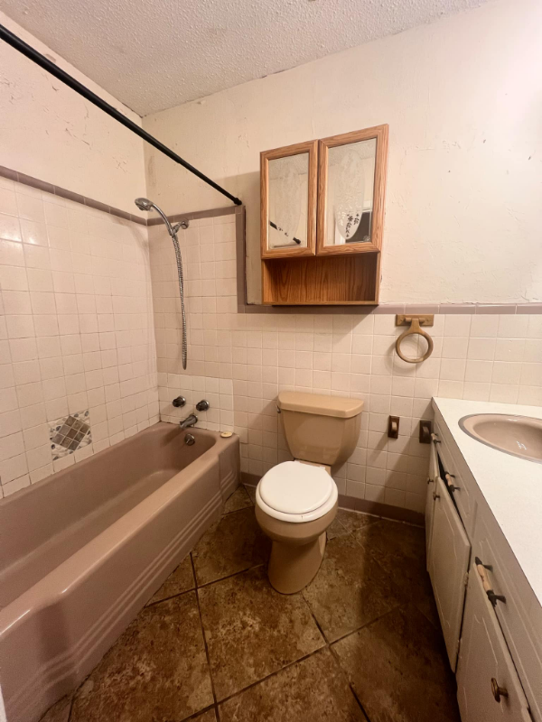 918 Japonica Dr - Photo 3 of 7