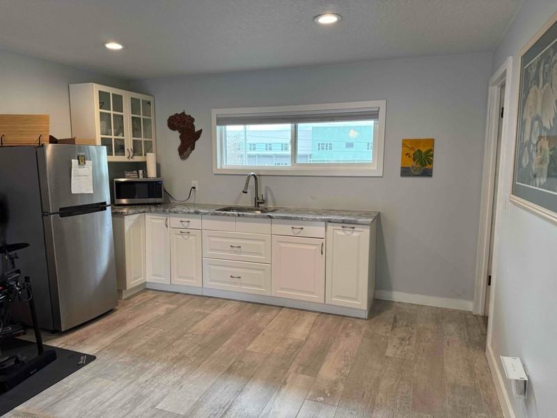 1507 Falcon Ct - Photo 3 of 10