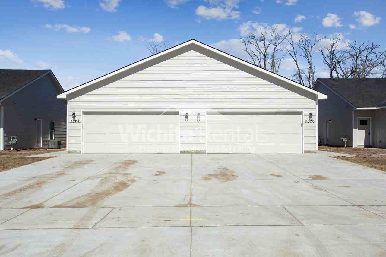 5030 5030 - 5032 S. Sycamore Ct. - Photo 2 of 15