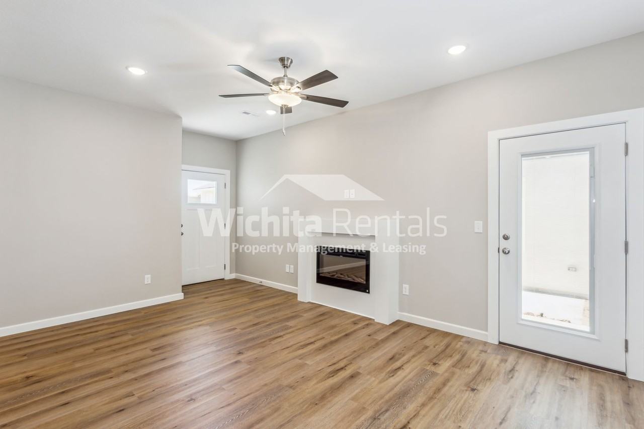 5030 5030 - 5032 S. Sycamore Ct. - Photo 3 of 15