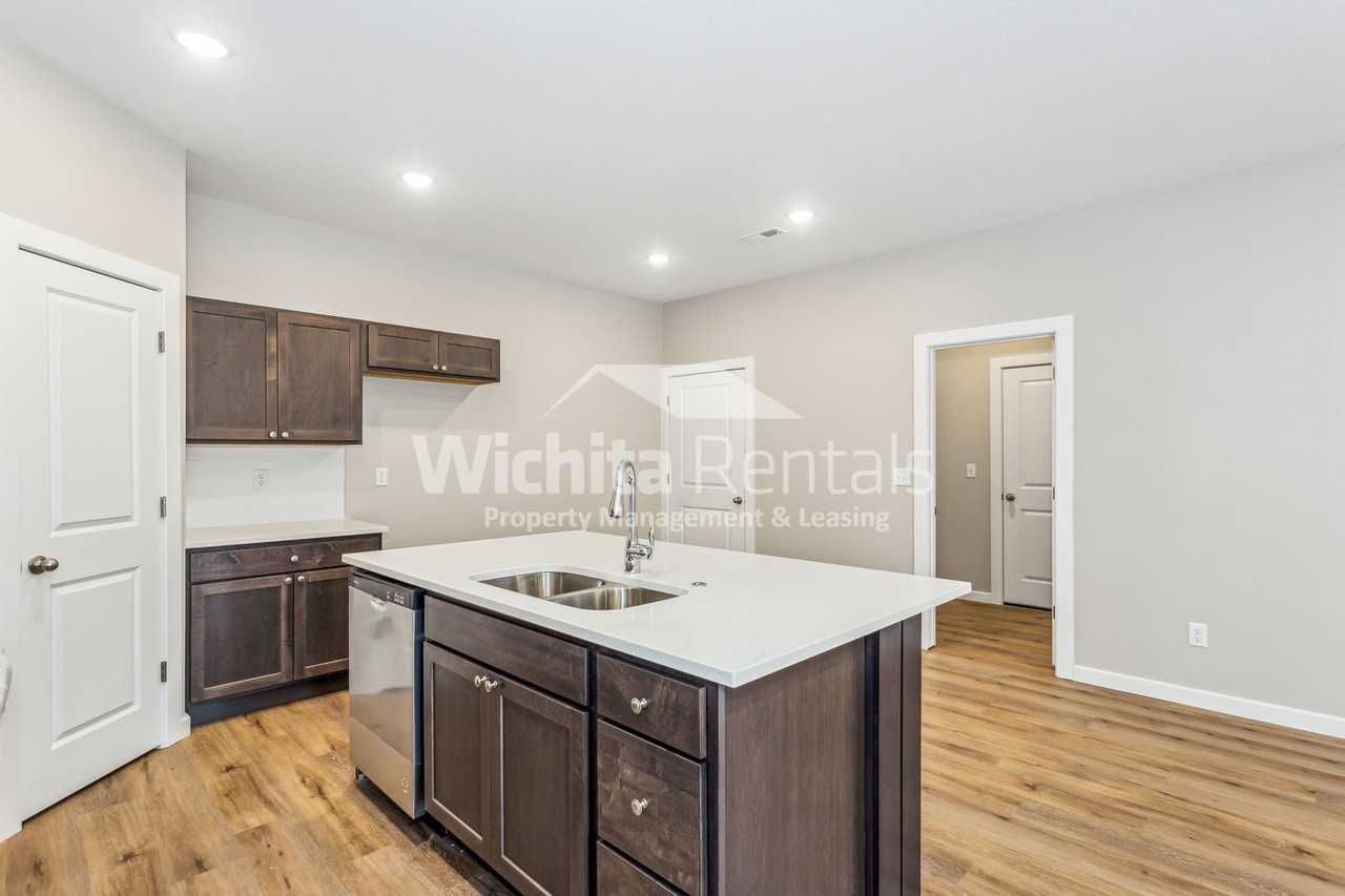 5030 5030 - 5032 S. Sycamore Ct. - Photo 6 of 15