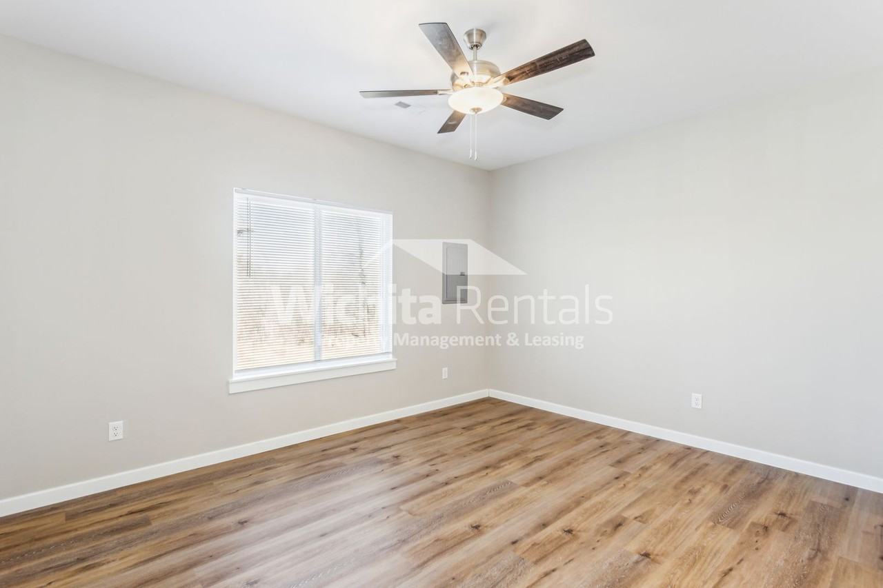5030 5030 - 5032 S. Sycamore Ct. - Photo 7 of 15