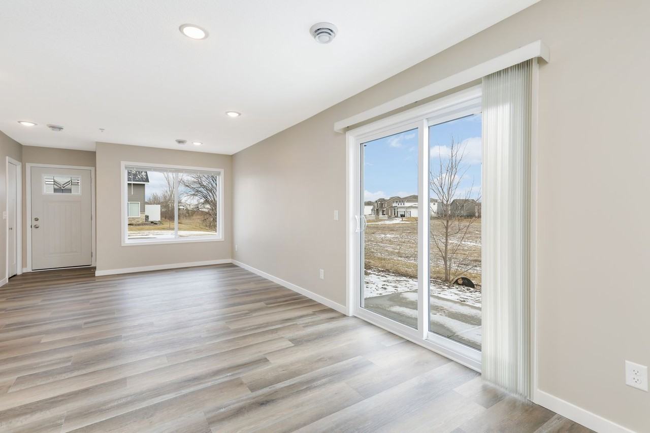 6016 Manchester Ave Ne - Photo 4 of 26