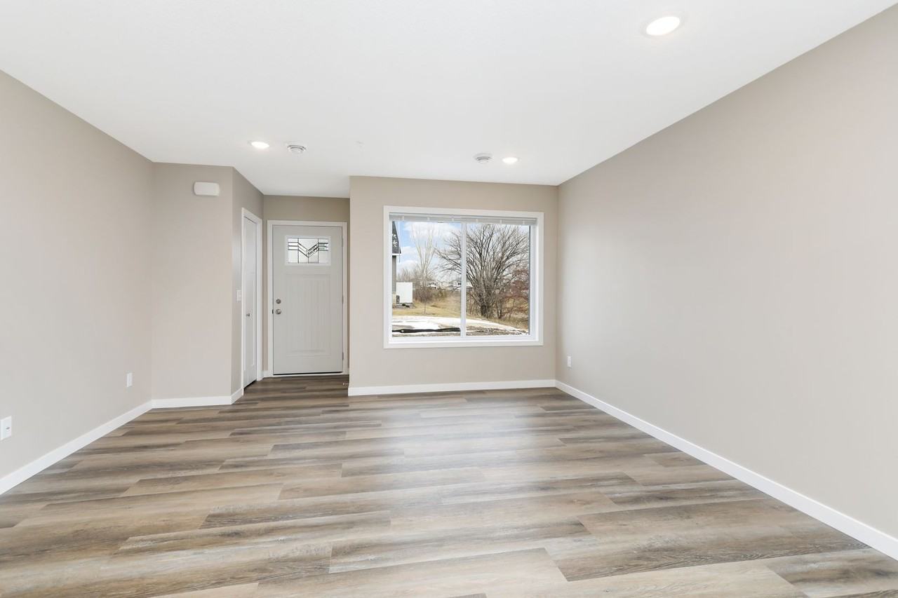 6016 Manchester Ave Ne - Photo 7 of 26