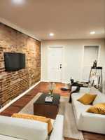 featured image of 216 N Port St #216