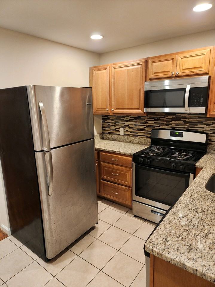 216 N Port St #216 - Photo 3 of 32