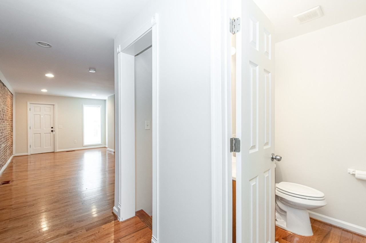 216 N Port St #216 - Photo 4 of 32