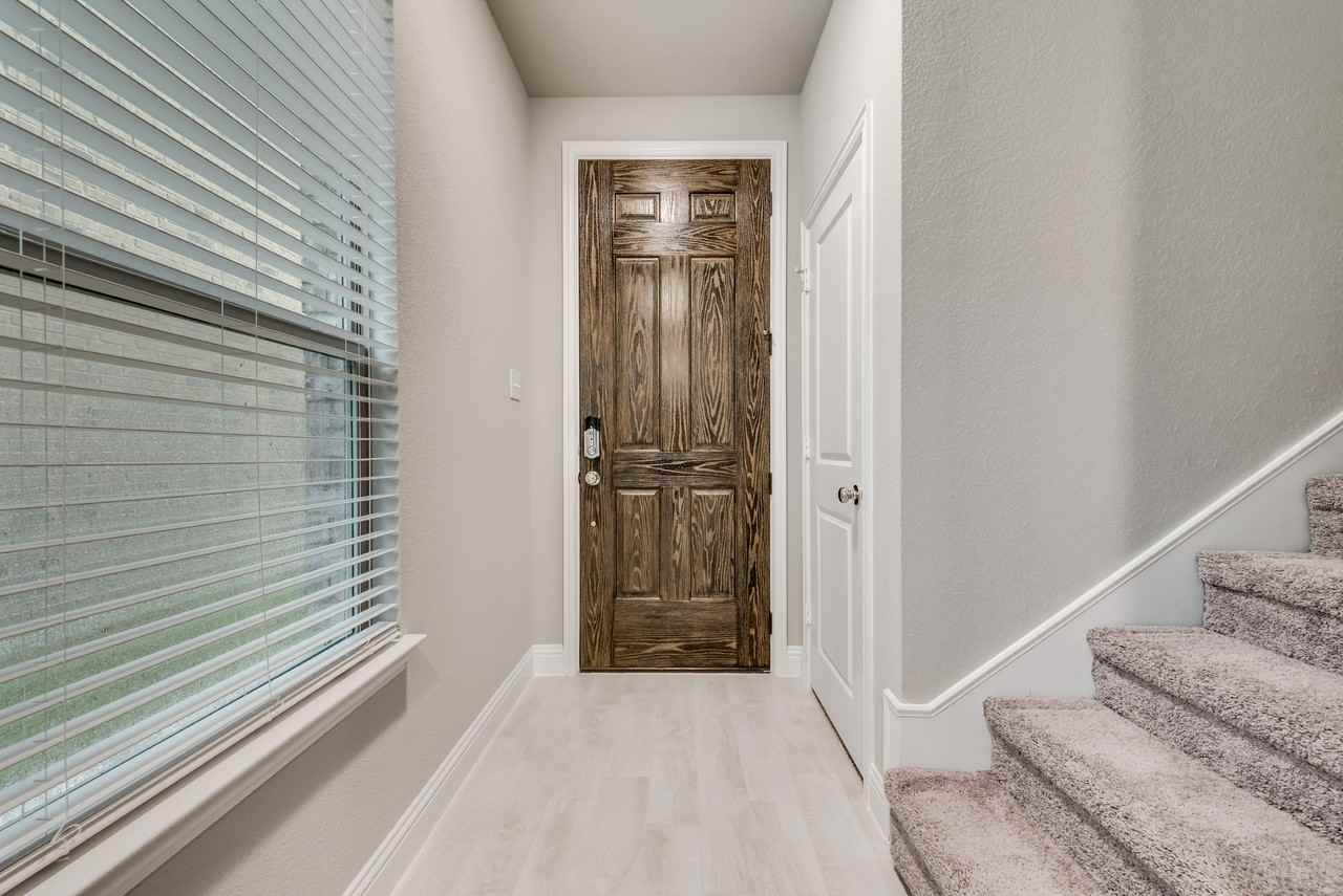 1078 Norias Dr #NA - Photo 2 of 25