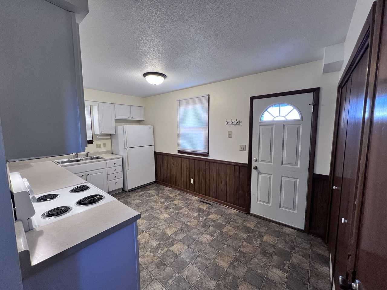 4711 Valdez Dr #4711 - Photo 2 of 18
