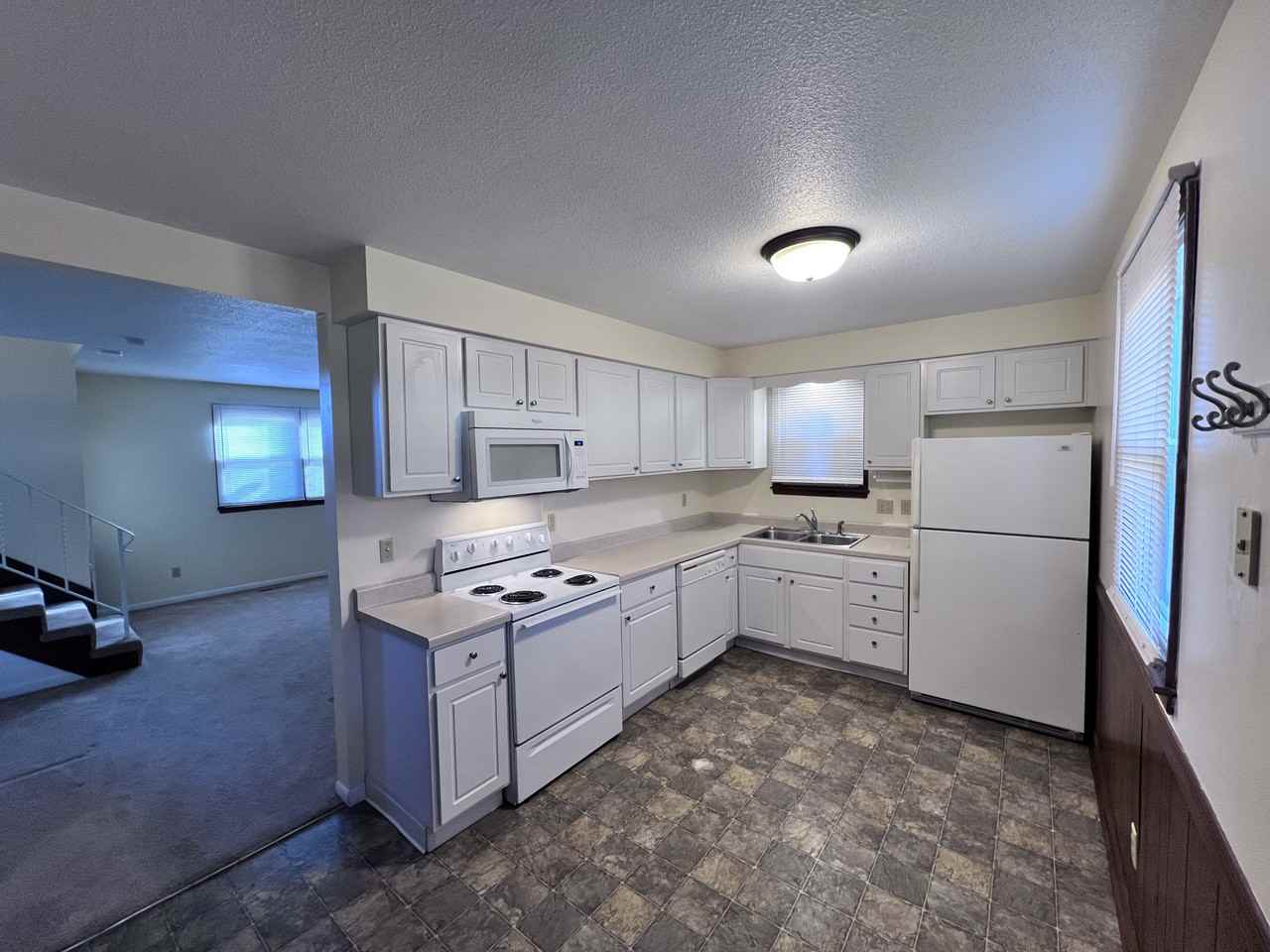 4711 Valdez Dr #4711 - Photo 3 of 18
