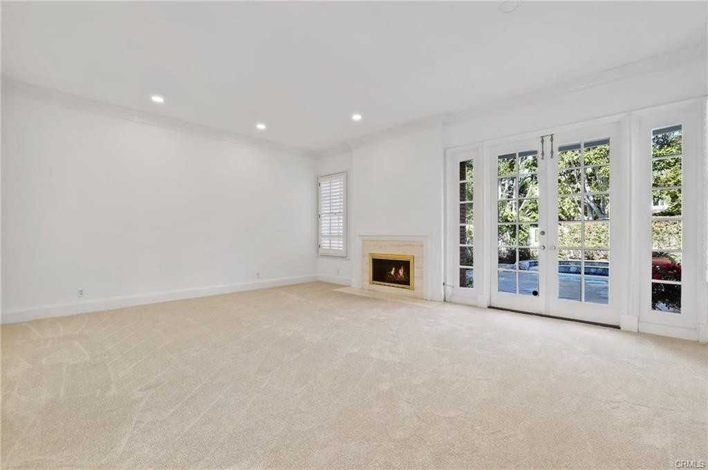 22 Chatham Ct #23 - Photo 2 of 8