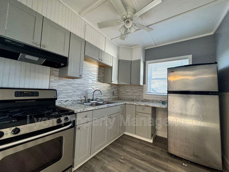 106 Winsor St - Photo 2 of 9