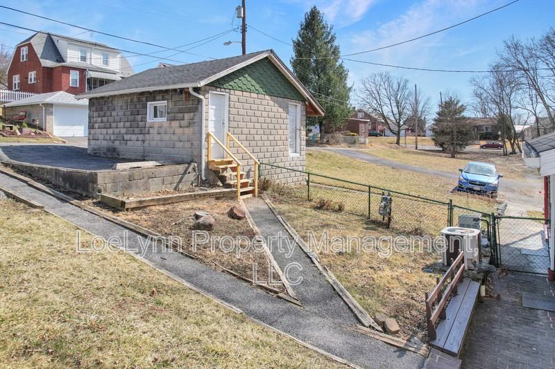 36 Hawthorne Ave - Photo 6 of 35