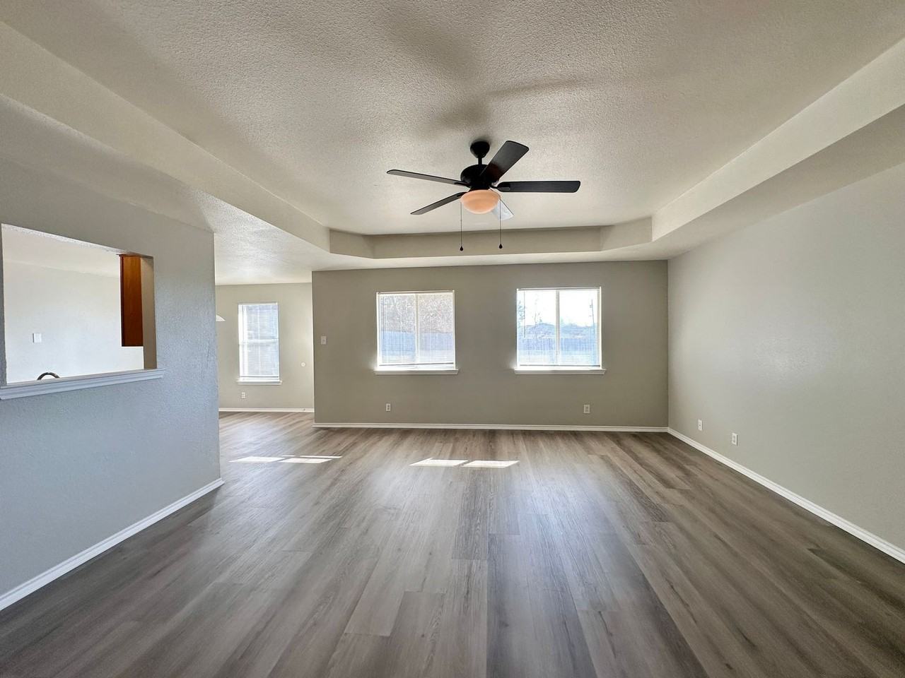 3410 Westview Dr - Photo 3 of 37